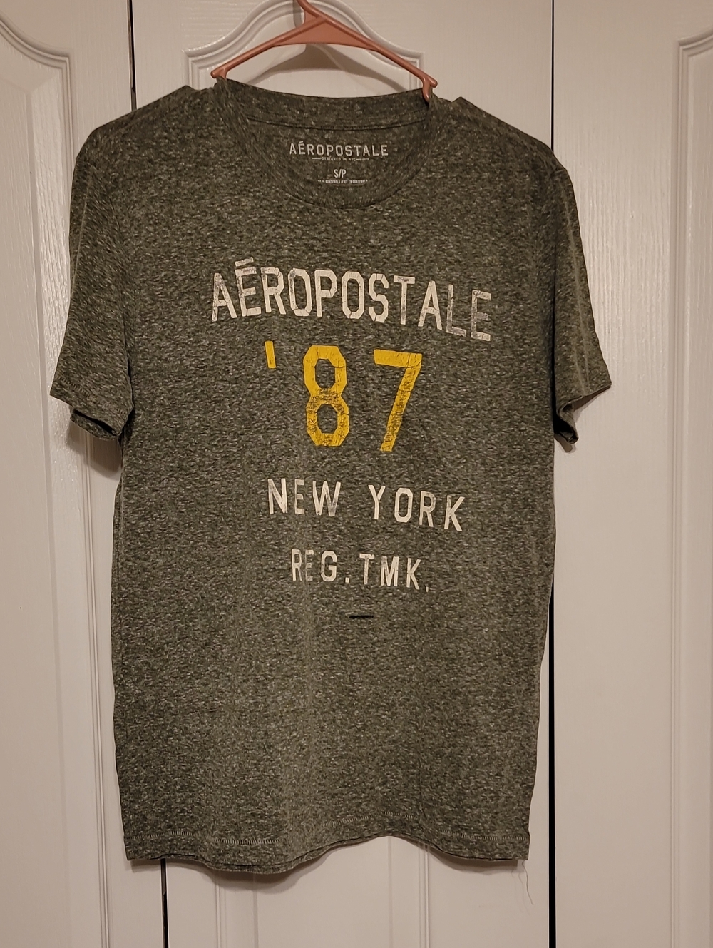 Aeropostale Men's Olive Green Short Sleeve Graphic Tee with Yellow '87